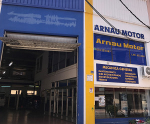 Fachada del taller Arnau Motor